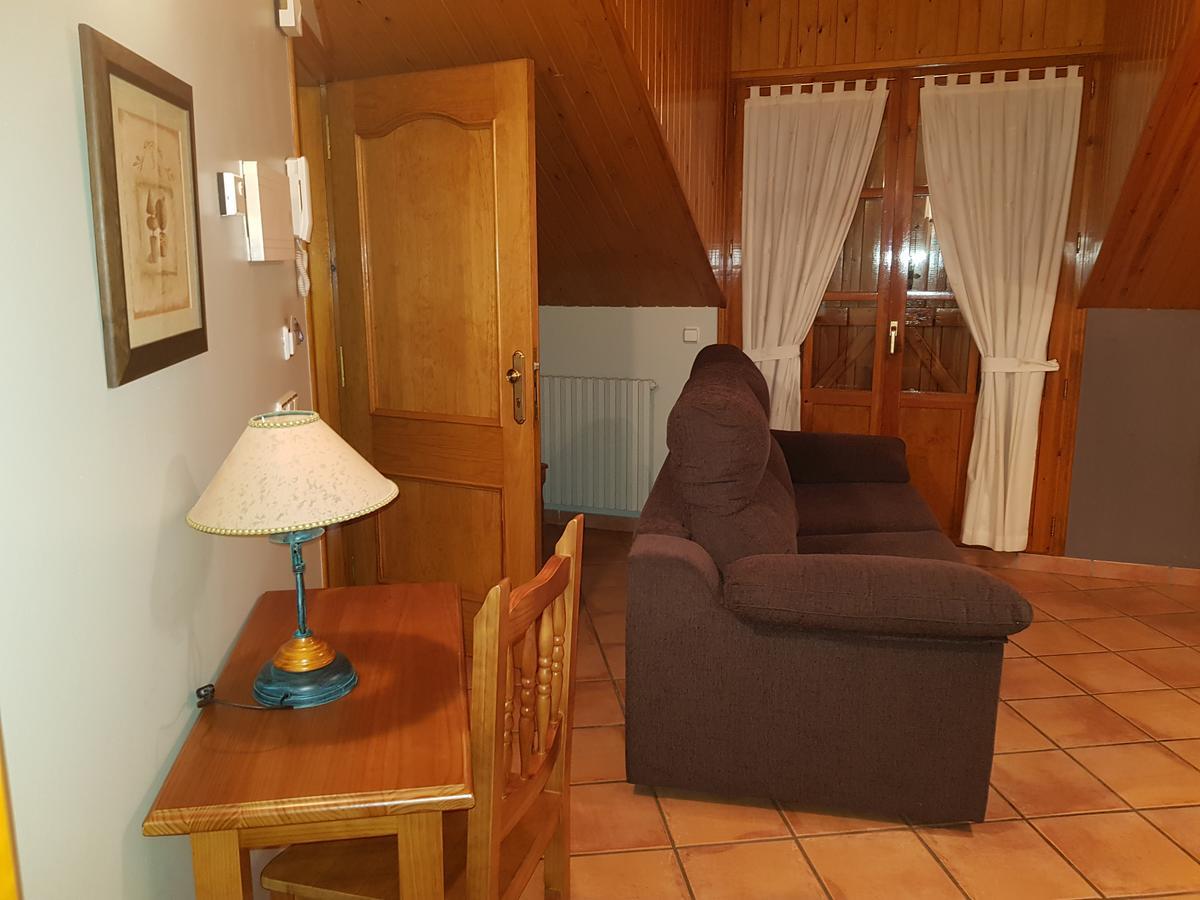Aparta-Hotel Puertolas Escuer Eksteriør billede