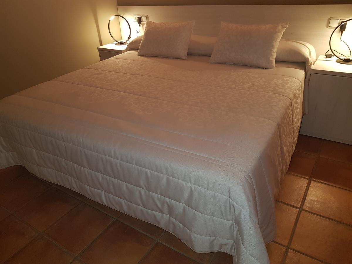 Aparta-Hotel Puertolas Escuer Eksteriør billede
